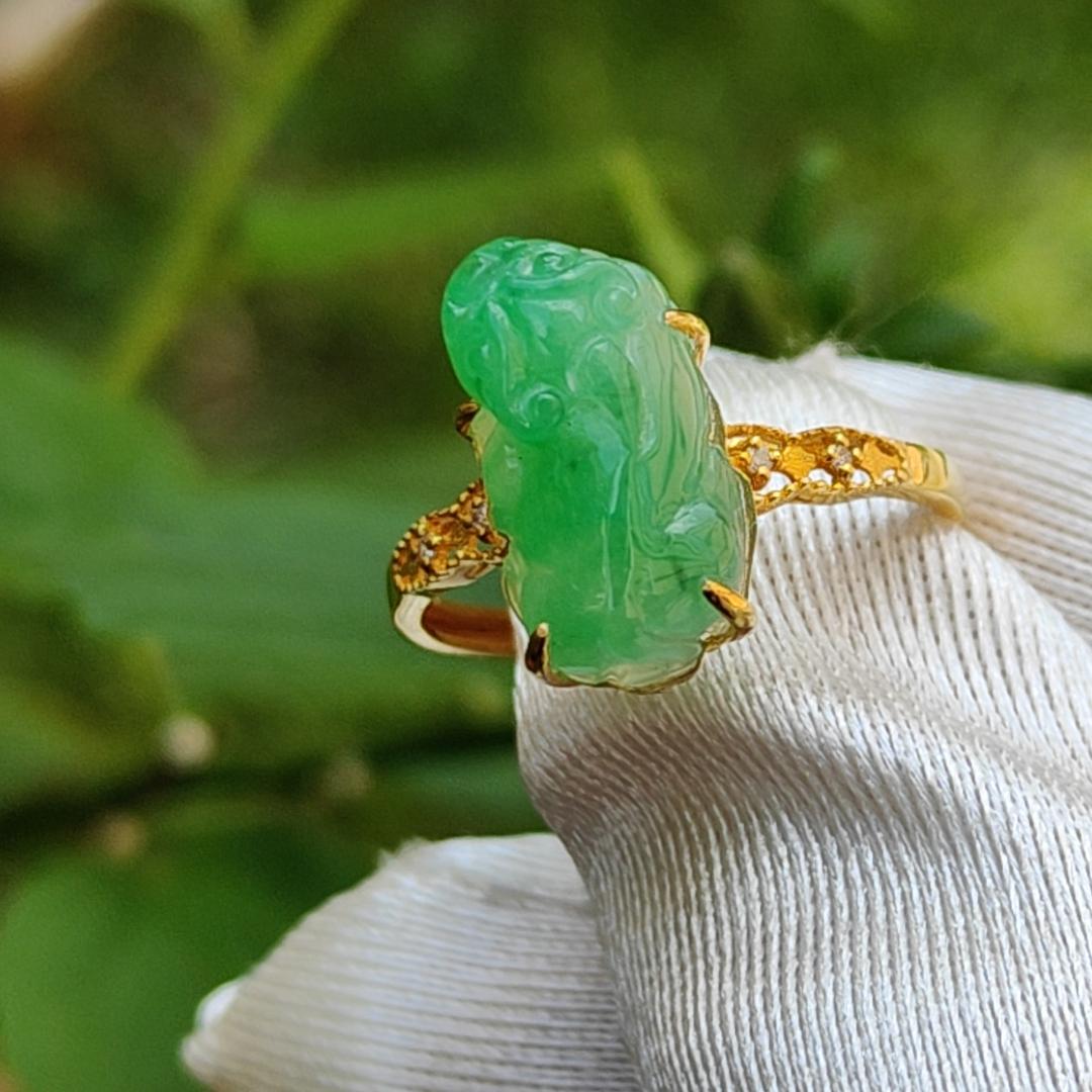 Fine Jewellery 18k Gold Setting With Green Natural Type A