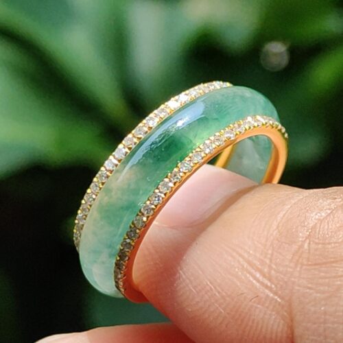 반지를 낀 사람