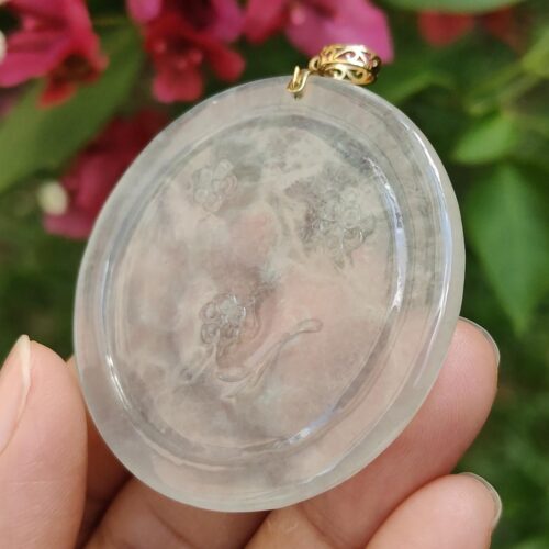 tangan memegang loket bulat