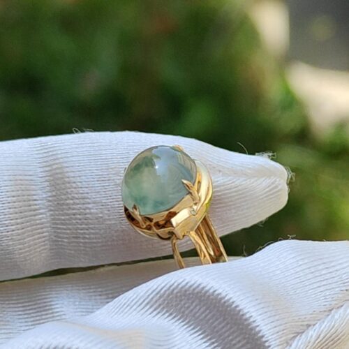 a close up of a ring