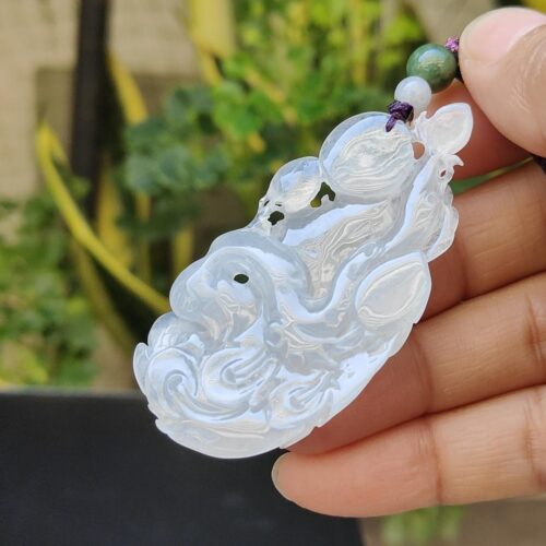 tangan memegang loket jed