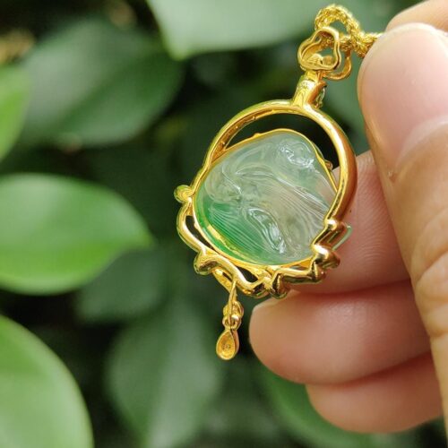 a hand holding a gold necklace