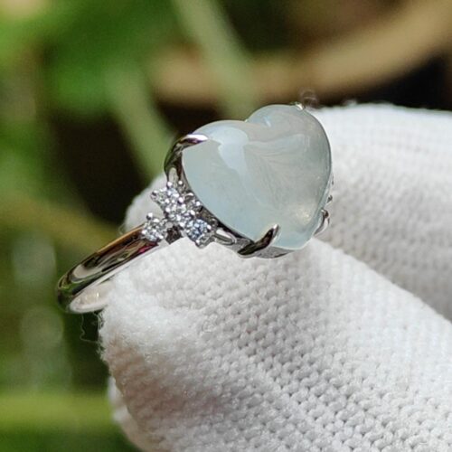 a close up of a ring