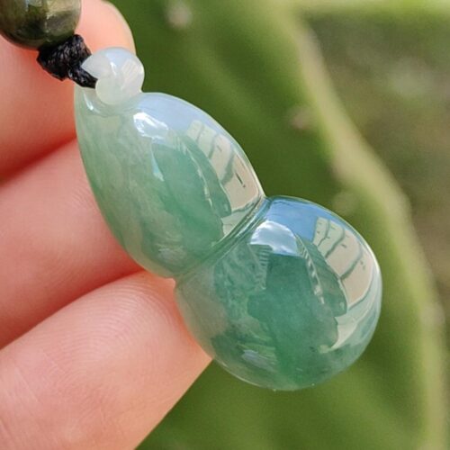 a hand holding a bead
