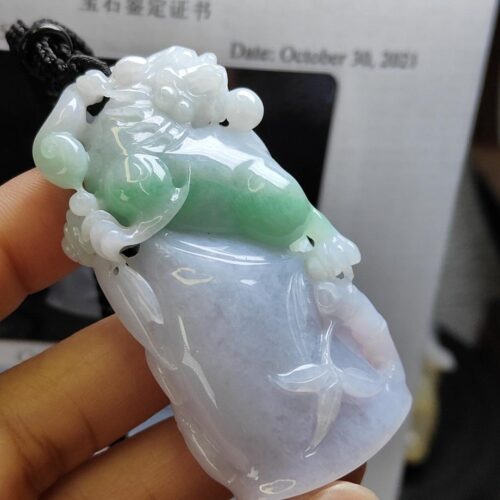 tangan memegang loket jed