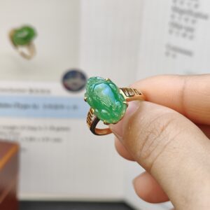 18k Gold Green Translucent fine grain Pixiu
