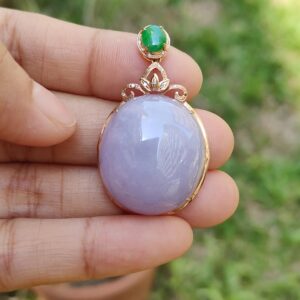 18k Gold setting as pendant with Oval Lavender Cabochon