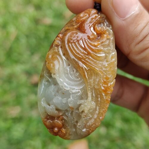 una mano sosteniendo una piedra