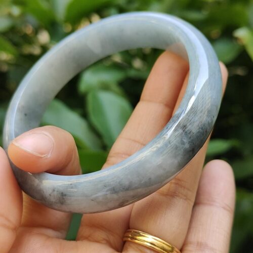 a hand holding a ring