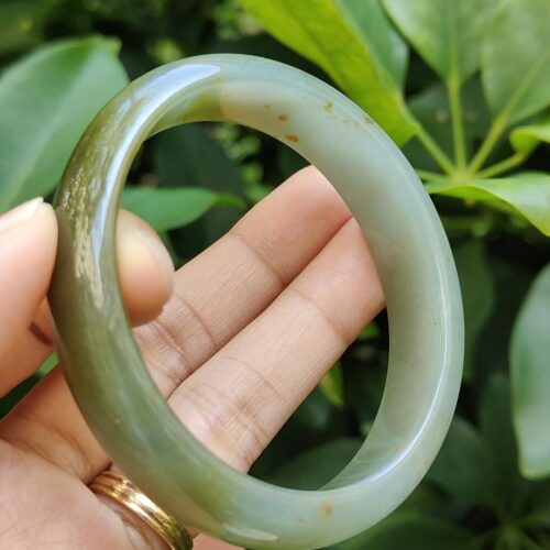 a hand holding a ring