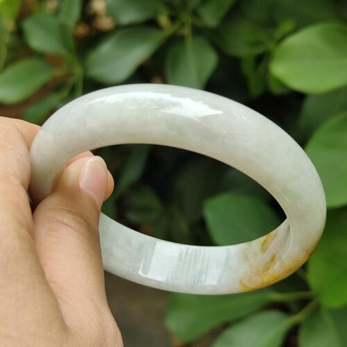 a hand holding a white ring