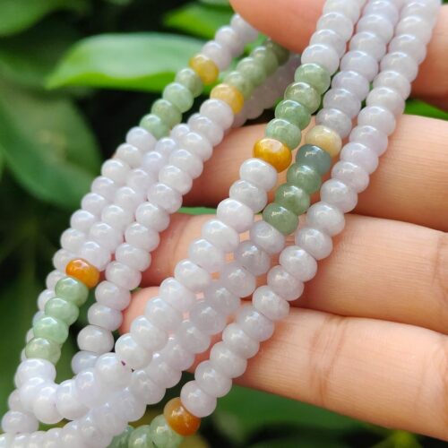 tangan memegang rantai