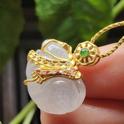 cận cảnh một chiếc vòng cổ