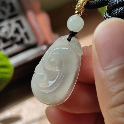 มือถือจี้หยก