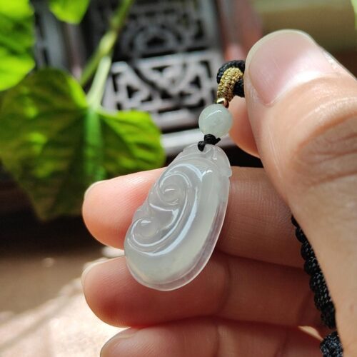 มือถือจี้หยก