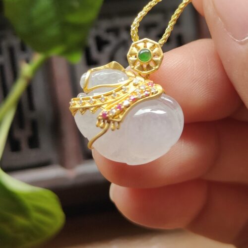 a hand holding a gold necklace