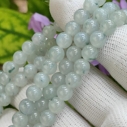 a close up of a string of beads