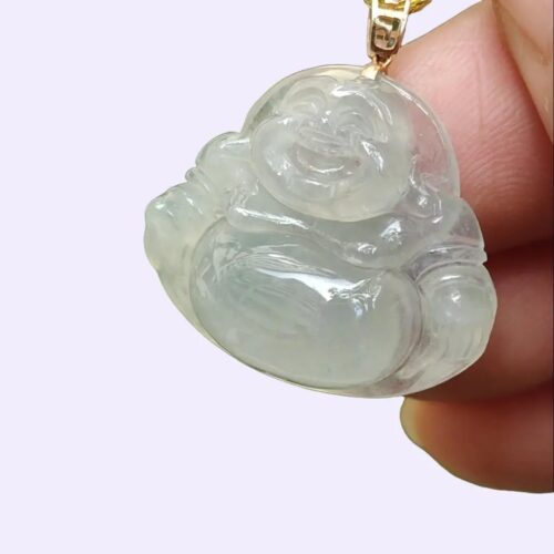 一只手握着玉坠