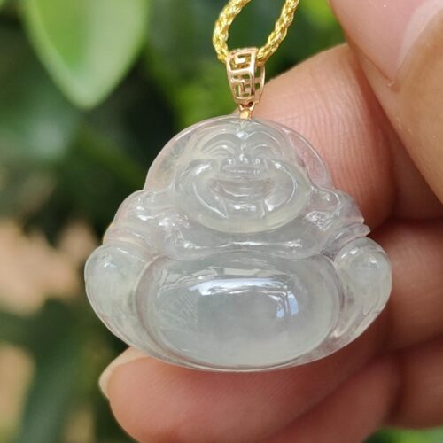 一只手握着玉坠