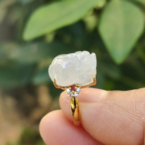 a finger with a ring