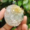 Colgante de jadeíta natural de estilo antiguo de la escuela elaborado con flores en amarillo y verde Imagen 9