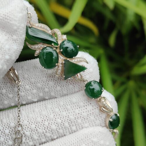 a hand holding a necklace - 10 Dark Green Cabochons