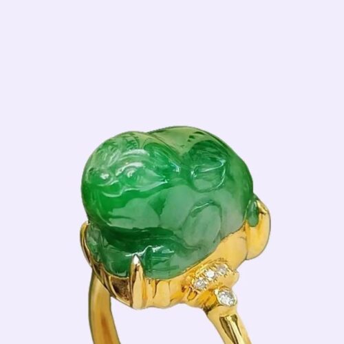 Green Three Legs Toad Jadeite Jade Cabochon Set with 18k Gold as Ring Image 8