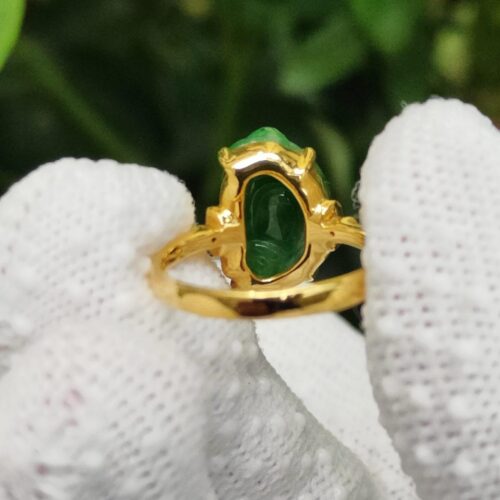 Green Three Legs Toad Jadeite Jade Cabochon Set with 18k Gold as Ring Image 1
