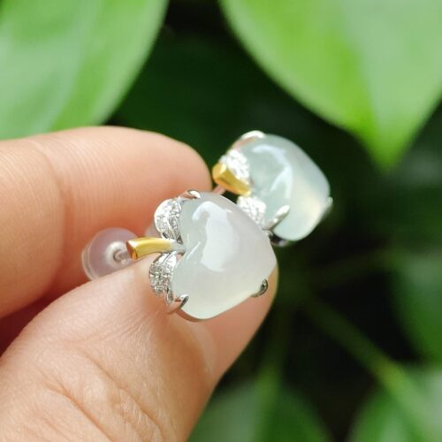 Singapore SG jadeite jade shop - a hand holding a pair of earrings - Heart Shape Cabochons - Apple Design