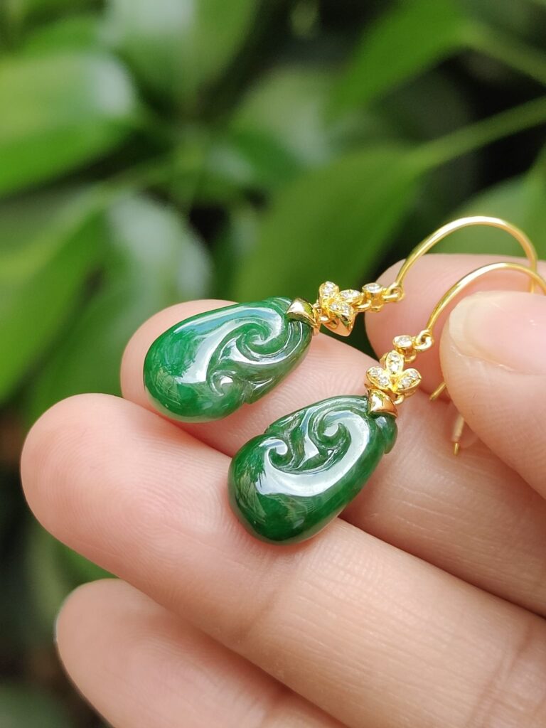 Green ruyi 18k gold hook earrings - Natural Type A Jadeite Jade Image 10