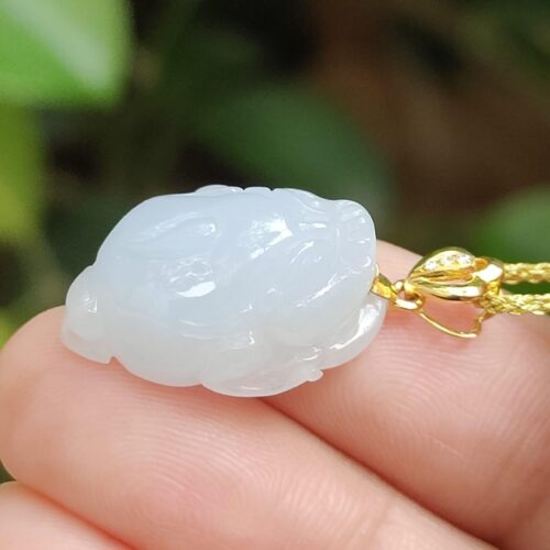 18K ゴールド留め金とダイヤモンド付き 3 本足ヒキガエルペンダント - 画像 3