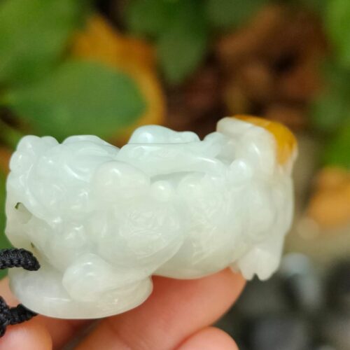 Pixiu wtih light green and yellow skin with reddish brown pendant side view