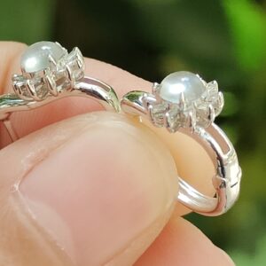 18k White Gold & Glacial Jadeite Cabochon Earrings 18k White Gold & Glacial Jadeite Cabochon Earrings Image 8