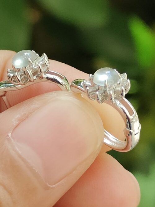 18k White Gold & Glacial Jadeite Cabochon Earrings 18k White Gold & Glacial Jadeite Cabochon Earrings Image 8