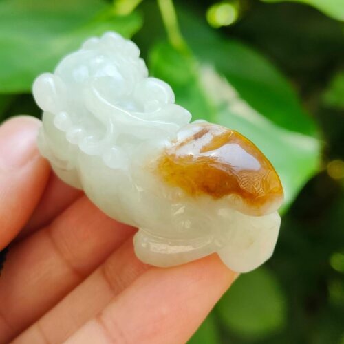 Pixiu wtih light green and yellow skin with reddish brown pendant side view certified YPQ 2025 at meragi park simei hdb area top part pixiu - 6