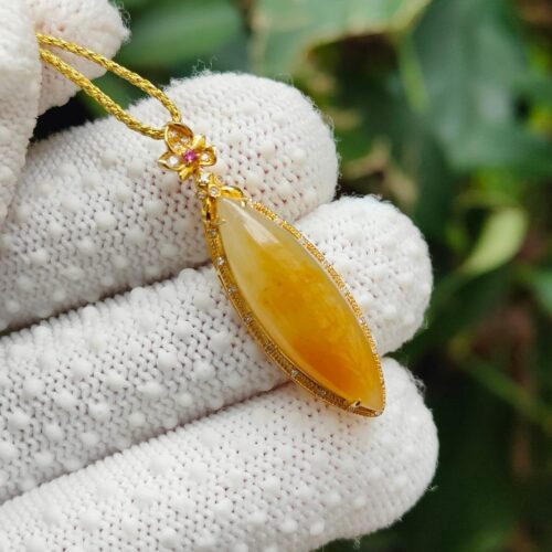 Earth Fire Natural Jadeite 18k gold Pendant - Location: Jalan Meragi Road - Y.P.Q certified testing - approved 5