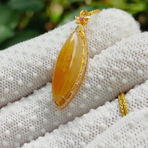 Earth Fire Natural Jadeite 18k gold Pendant - Location: Jalan Meragi Road - Y.P.Q certified quality testing - approved 9