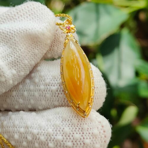 Earth Fire Natural Jadeite 18k gold Pendant - Location: Jalan Meragi Road - Y.P.Q certified quality testing - approved 6