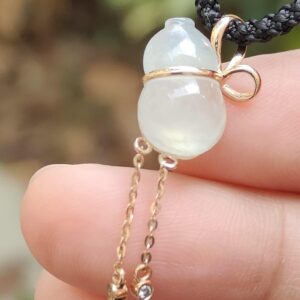 Natural Type A Jadeite & 18K Gold Pendant - Location: Simei Estate - Jalan Meragi Park - Y.P.Q certified testing - approved 2