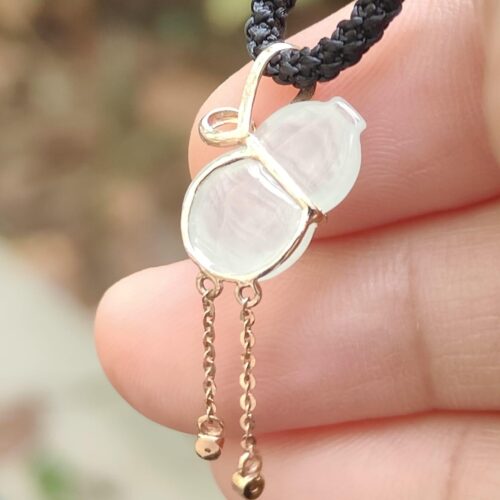 Natural Type A Jadeite & 18K Gold Pendant - Location: Simei Estate - Jalan Meragi Park - Y.P.Q certified testing - approved 1