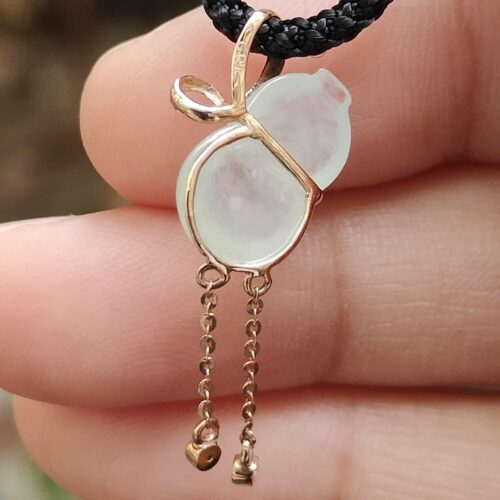 Natural Type A Jadeite & 18K Gold Pendant - Location: Simei Estate - Jalan Meragi Park - Y.P.Q certified testing - approved 3