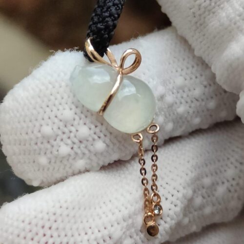 Natural Type A Jadeite & 18K Gold Pendant - Location: Simei Estate - Jalan Meragi Park - Y.P.Q certified quality testing - approved 8