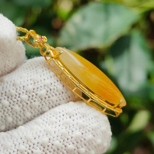 Earth Fire Natural Jadeite 18k gold Pendant - Location: Jalan Meragi Road - Y.P.Q certified quality testing - approved 7