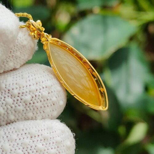 Earth Fire Natural Jadeite 18k gold Pendant - Location: Jalan Meragi Road - Y.P.Q certified quality testing - approved 8