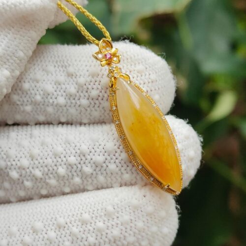 Earth Fire Natural Jadeite 18k gold Pendant - Location: Jalan Meragi Road - Y.P.Q certified testing - approved 4