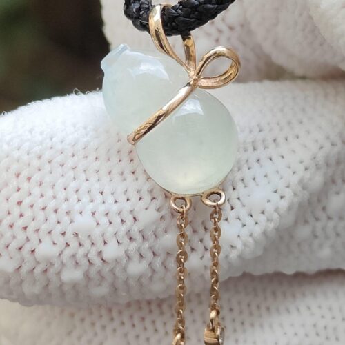 Natural Type A Jadeite & 18K Gold Pendant - Location: Simei Estate - Jalan Meragi Park - Y.P.Q certified quality testing - approved 7