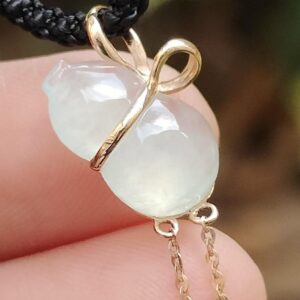 Natural Type A Jadeite & 18K Gold Pendant - Location: Simei Estate - Jalan Meragi Park - Y.P.Q certified quality testing - approved 9