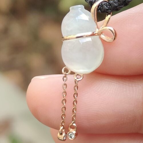 Natural Type A Jadeite & 18K Gold Pendant - Location: Simei Estate - Jalan Meragi Park - Y.P.Q certified testing - approved 5