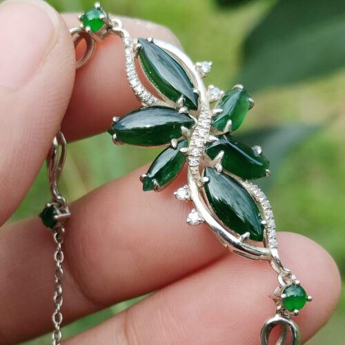 Vibrant Green Jadeite Jade - Jalan Meragi Road Singapore - Y.P.Q certified testing - approved 1