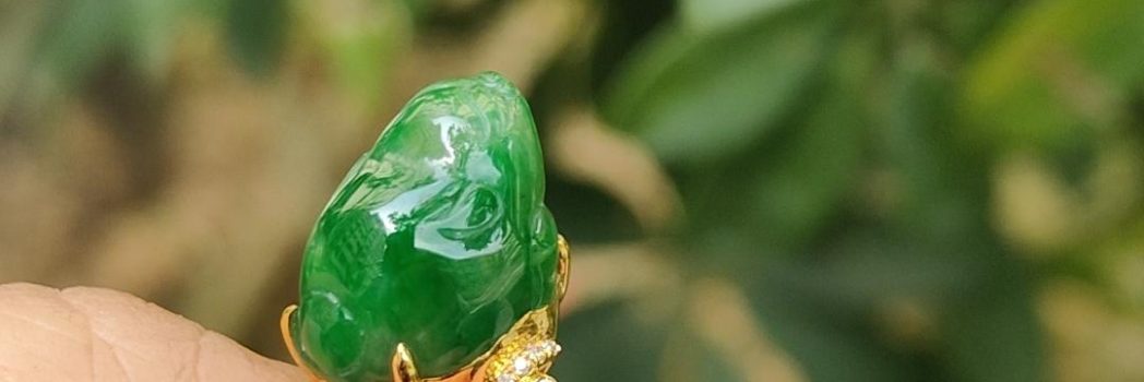 contact us - Green Three Legs Toad Jadeite Jade Cabochon Set with 18k Gold as Ring Image 6